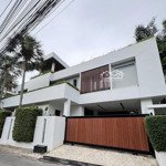 tin thật 100%. biệt thự làng báo chí phường thảo điền. khu vực vip đáng sống. 10x11m. giá 26 tỷ.