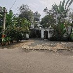 bán biệt thự thạnh xuân q12- 10m x 40m x 5 tầng có hầm- mặt tiền đẹp view sông- nội thất vip.