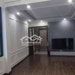 nhà đẹp 7 tầng - thang máy dt :45m - ô tô vào nhà - nguyễn văn huyên - cầu giấy.