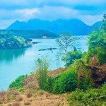 khu vực lòng hồ hòa bình còn 1 mảnh này giá rẻ, tay chạm nước. dt 3000m2 (400m2 đất ở còn lại cln)