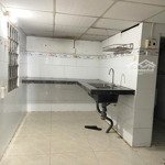 cho thuê nhà trọ diện tích 60m2 gồm (40m2 trệt + 20 m2 gác) có phòng thờ riêng trên gác, giá 4,2tr
