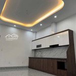 bán nhà 3 tầng ngõ 28 cao xanh,p.cao xanh. dt:82m2,mt:4m. oto đỗ cửa !!!