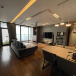 chính chủ cần bán căn hộ hpc có vườn treo ngoài trời, tầng đẹp, sổ đỏ 118m2 view công viên