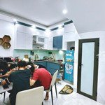 đẹp từ nhà tới vị trí. phố đình đông full 90% nội thất mà chỉ 2,85 tỏi có mặc cả