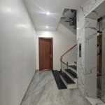 tuyến 2 hồ sen, 5 tầng thang máy, kinh doanh tốt