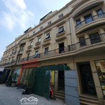 cho thuê nhà dự án carnaby 214 nguyễn xiển,mặt phố đi bộ,diện tích 85m * 5,5 tầng,có thang máy