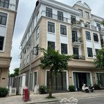 căn xẻ khe độc bản tại vincom royal park tp đông hà.sẵn hợp đồng cho thuê 30 triệu/ tháng.
