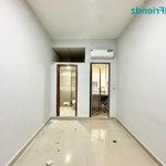 nhà ở nội thất cơ bản có thang máy bãi giữ xe