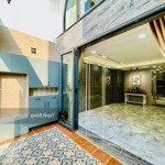 nhà ngộp ngay đ.bàu cát,p.11,q.tân bình.bỏ ra chỉ hơn 1 tỷ sỡ hữu ngay.500m đến chợ bà hoa