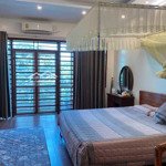 bán nhà riêng tặng nội thất nhà cực mới đường rộng thông thoáng