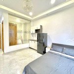 trống sẵn phòng bancol siêu thoáng mát, tuận tiện di chuyển q1,q2,pn,gv gần ngã tư hàng xanh