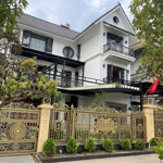 mua ở thì chuẩn bài luôn/300m2 full nột thất. gọi e là mua được ngay. hoàng đạo 0982996565