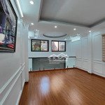 có 102 mặt phố giáp bát hoàng mai, dt 52m nhà 5t mới thang máy nhập kd ô tô vào nhà.