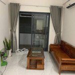 cho thuê căn hộ 2 pn 2wc nội thất cơ bản, 2 máy lạnh, máy giặt, máy tắm nóng, bàn ăn, rèm