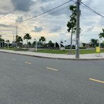 cần ra gấp lô góc 2 mặt tiền, nằm trong kdc sát tỉnh lộ 824, thị trấn đức hòa,5x17 giá 1ty050 triệu
