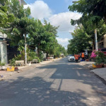 nhà mt đường nhựa 14m dt 4m x 25m. gia 10,5 ty 1 trệt, 2 lầu, sân thượng trước sau.