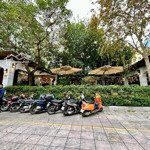 cho thuê-sang nhượng quán cafe mặt phố nguyễn văn huyên. dt: 150m2, mt 22m. vị trí siêu đẹp-hè rộng