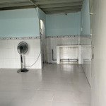 phòng lớn sạch đẹp, mặt tiền đường hẻm, thoáng mát, không gian riêng tư. giờ giấc tự do