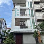 cần tiền bán nhà lô góc 2 mặt tiền view công viên đã hoàn thiện đầy đủ chỉ việc mang đồ đến ở