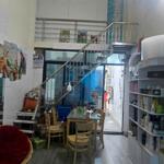 Bán nhà cấp 4 tại Bát Khối - Thạch Bàn, Gần công viên. 40m2 có sân riêng. Lh 0965858116