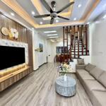 BÁN NHÀ 5 TẦNG NỘI THẤT ĐẸP, GARA Ô TÔ, PHÂN LÔ ĐƯỜNG RẤT RỘNG THÔNG ĐỀN LỪ - HOÀNG MAI.