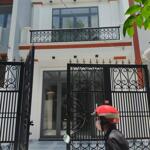 Cần bán gấp nhà Bờ Kinh T14, Bình Chánh, 102m2, Giá 2,75 Tỷ