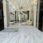nhà phố 3 tầng có thang máy đường 6m thông lê văn khương