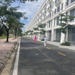 bán shophouse mới xây nằm trên mặt tiền đường hùng vương, tp tuy hoà, dt: 7x14m - 6 tầng giá 6.8 tỷ