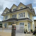 chính chủ định cư nhật cần bán gấp biệt thự sân vườn rộng hơn 300m2 p8 đà đà lạt chỉ 17 ty tl