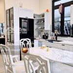villa siêu đẹp 100%, xây theo kiến trúc hiện đại tặng full nội thất, gần ngay tt thành phố