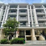 cho thuê văn phòng cao tầng nhất vạn phúc city, dt 7x20m, hầm 5 tầng tại vạn phúc city