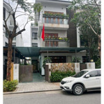 chủ cần bán gấp biệt thự đường nguyễn văn lộc mộ lao ha đông. dt : 180 m2. giá : 40 tỷ