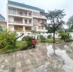 Bán căn biệt thự sân vườn mặt phố phường Quang Trung, TP HD, 693m2, 3 mặt thoáng, giá tốt