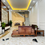cho thuê gấp nhà láng hạ, dt 40m2 x 4 tầng, đủ đồ. gía 7tr/th lh 