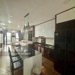 căn hộ 2 phòng ngủ, full nội thất cao cấp, có ban công rộng, phòng ngủ rông thoáng, tiện nghi