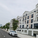 thuê nhà phố 1 trệt 3 lầu - giá 35tr - căn độc quyền - gần trường vinshool