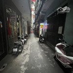bán nhà đường la thành dt 35m-6tầng-mt 3.7m-giá9.5tỷ-ngõ thông -kinh doanh nhiều mặt hàng.