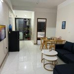 kề bên khách sạn 5* sheraton, đi người không vào ở.