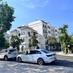 nhà mặt tiền tân cổ điển 230m2 4 tầng 4pn 5wc, gần công viên, trung tâm thương mại lớn nhất đức hoà
