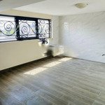 cho thuê nhà mp đại cồ việt, thông sàn, có hầm. diện tích 35m2 x 6 tầng. mặt tiền 6m. giá 35 triệu.