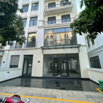 bán nhà phố 135m 5 tầng giá 25,8 tỷ trục đường kinh doanh sầm uất gần công viên nước vinhomes quận9