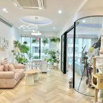 vợ chồng em bán gấp căn 2pn dt 75m2 cc 90 ng tuân- ban công dn giá 5.5 tỉ lh: ( ảnh thật)
