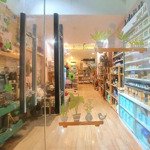 nhà 4 tầng phường 9, quận 10, hẻm 3m thông nhiều hướng. dt 3x11 trệt, lửng, 2 lầu btct chỉ 6,5 tỷ