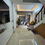 bán nhà quan hoa, cầu giấy, nhỉnh 5 tỷ, 31m2, 5 tầng, 4pn rộng đầy đủ nội thất ngõ thông gần phố
