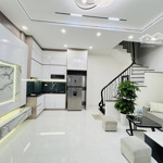 8.38 tỷ-33m2-5 tầng lô góc-ngõ thông kd-hòa bình-hồng mai-hbt