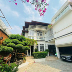 bán biệt thự sân vườn ~300m2 tại nguyễn văn tạo ngay vòng xoay lên cao tốc, nhà mới đẹp, giá 9tỷ99