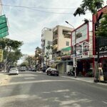 Bân nhà mặt tiền phạm như xương