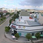 Cho thuê căn góc 232 m2 đường trung tâm