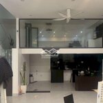 Mb ngang 8m - 2 tầng - mới 100 % - showroom