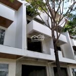 Shophouse 4 tầng đường nguyễn tất thành nối dài